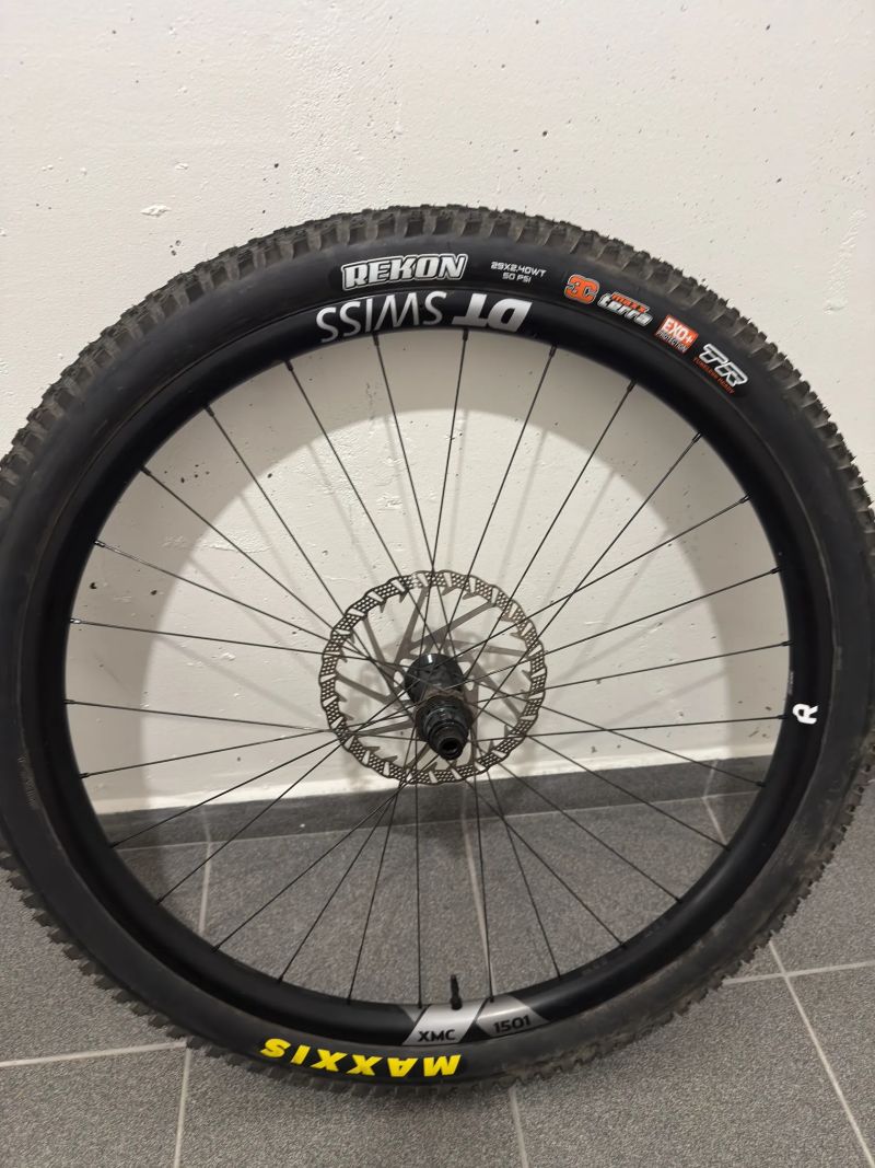 DT Swiss XMC 1501 29" Boost – kompletní kola s pláštěmi