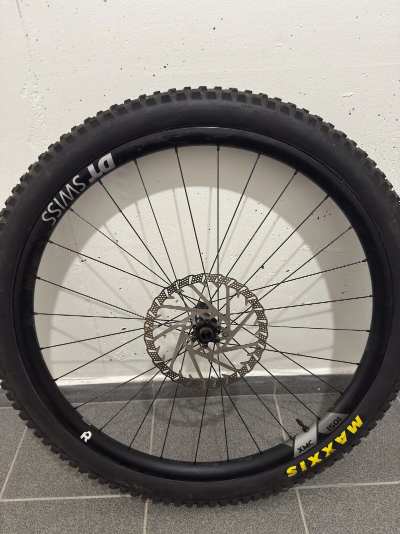 DT Swiss XMC 1501 29" Boost – kompletní kola s pláštěmi