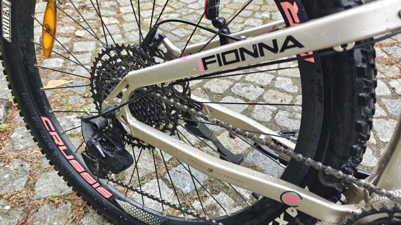 Crussis PAN FIONA 8.8