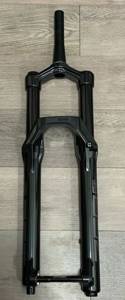 Rock Shox ZEB Select (29", 180mm, Linear XL + Delta RC damper, 2027 model)