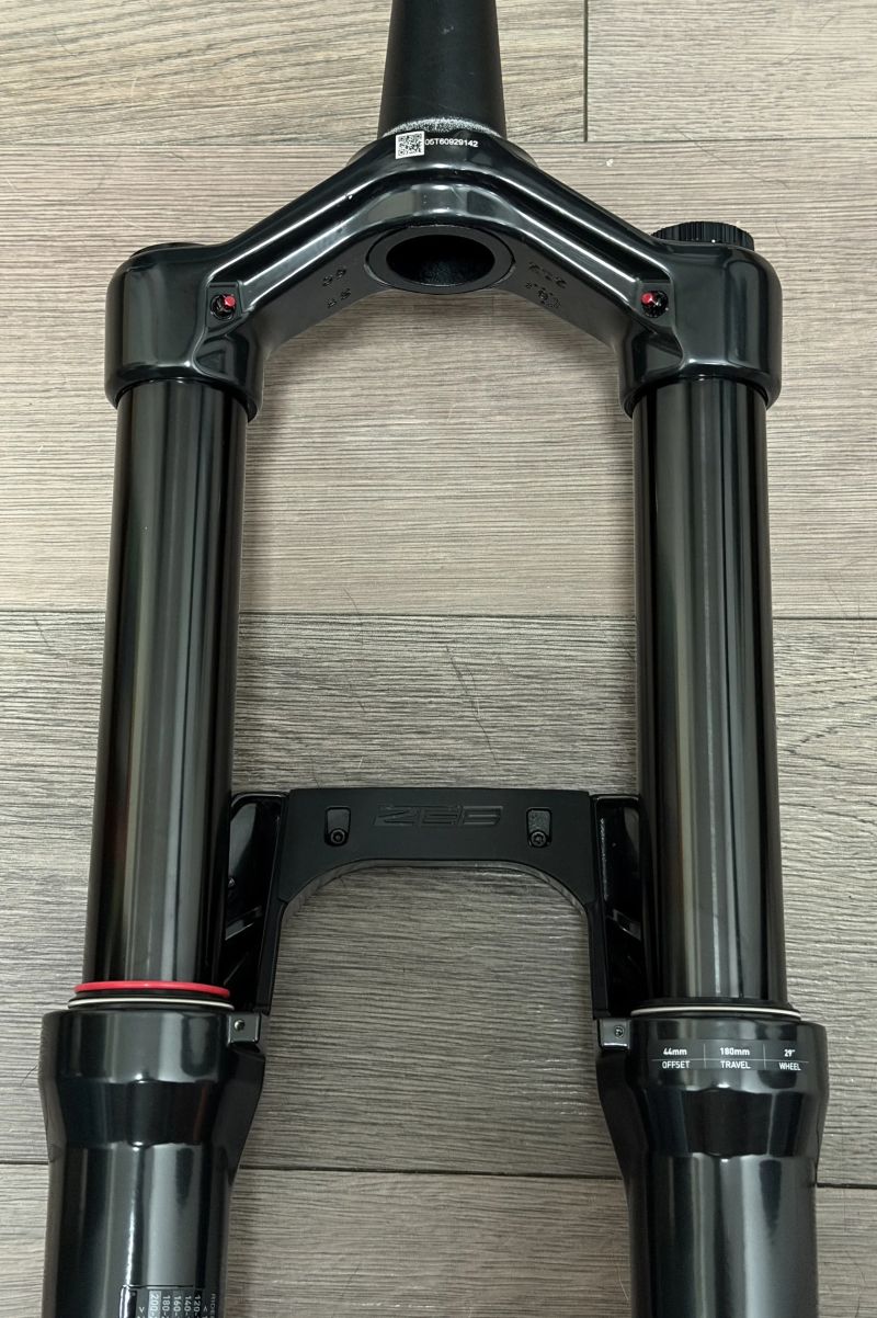 Rock Shox ZEB Select (29", 180mm, Linear XL + Delta RC damper, 2027 model)