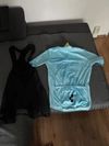 Prodám nový dámský cyklistický dres s kalhotami, na výšku postavy 165 cm velikost M