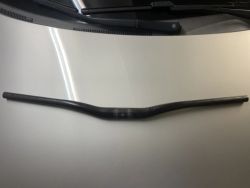 TUNE WUNDERBAR 800mm 25mm Rise, pro představec 35mm, v perfektním stavu