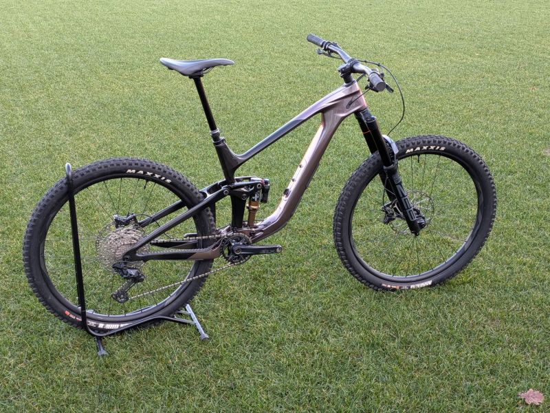 Giant Reign Advanced Pro 2 (Karbon) – Vel. L / 29" – TOP stav + Upgrade