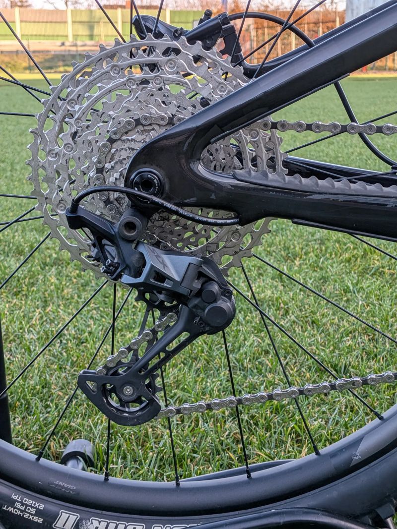 Giant Reign Advanced Pro 2 (Karbon) – Vel. L / 29" – TOP stav + Upgrade