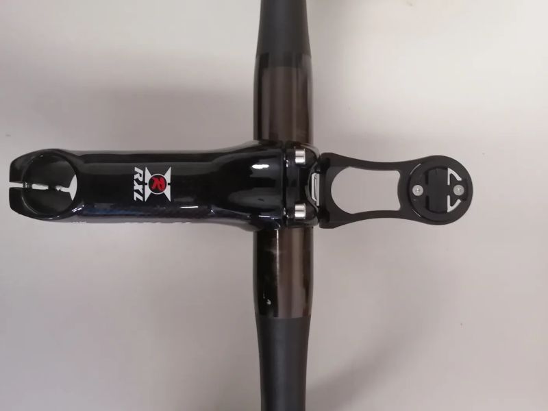 předsazený držák na Garmin