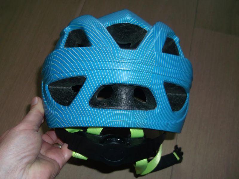 Cyklistická přilba R2 vel. 52-56 cm.