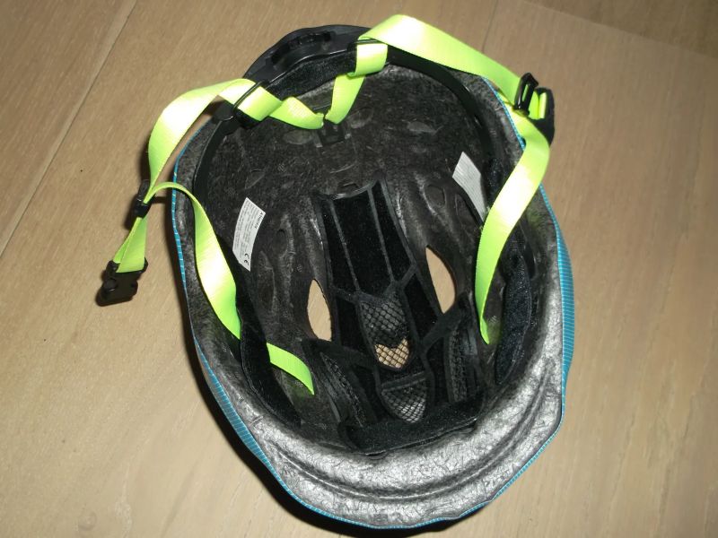 Cyklistická přilba R2 vel. 52-56 cm.