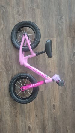 Odrážedlo Specialized Hotwalk
