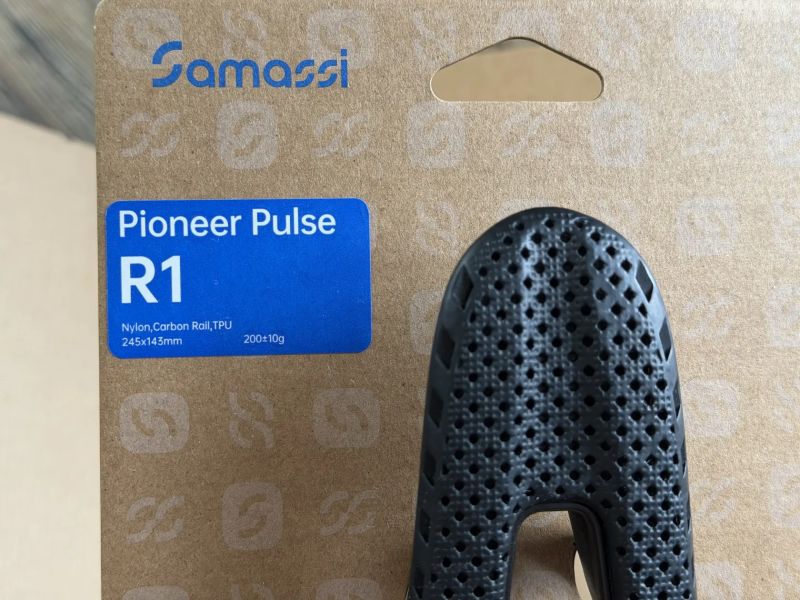 3D karbonové sedlo Samassi R1 143mm