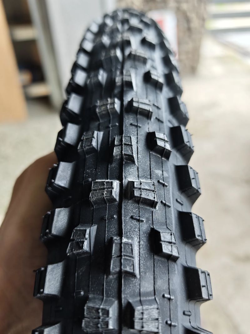 Maxxis Forekaster 29x2,4
