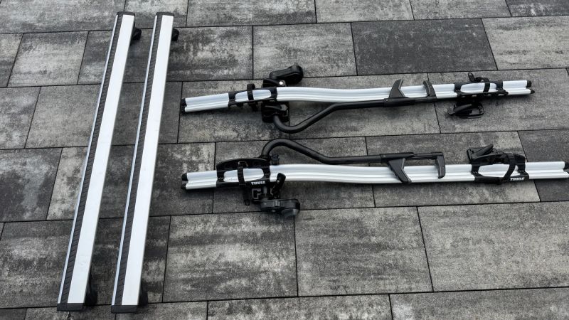 Thule příčníky WingBar + 2x střešní nosič kol Thule