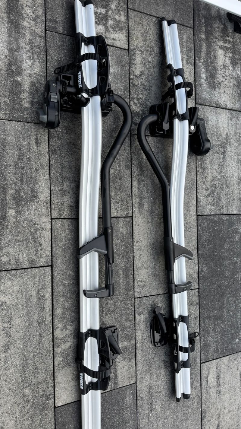 Thule příčníky WingBar + 2x střešní nosič kol Thule