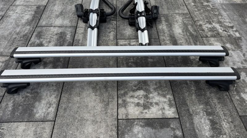 Thule příčníky WingBar + 2x střešní nosič kol Thule