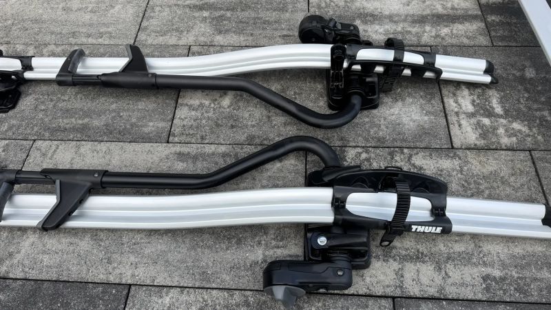 Thule příčníky WingBar + 2x střešní nosič kol Thule