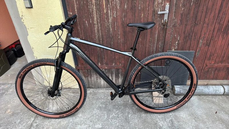 CUBE REACTION SLX slateblack 'n' black 2025 – XL – TOP stav, záruka