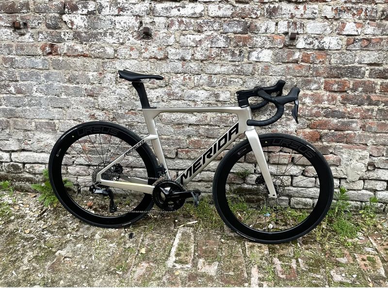 Merida Reacto 6000 2024 | závodní aero karbon | Shimano 105 Di2 | výborný stav