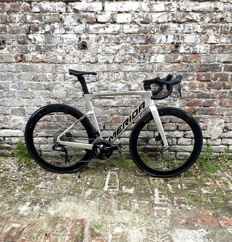 Merida Reacto 6000 2024 | závodní aero karbon | Shimano 105 Di2 | výborný stav