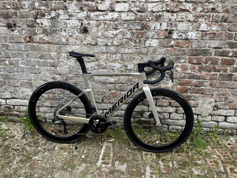 Merida Reacto 6000 2024 | závodní aero karbon | Shimano 105 Di2 | výborný stav