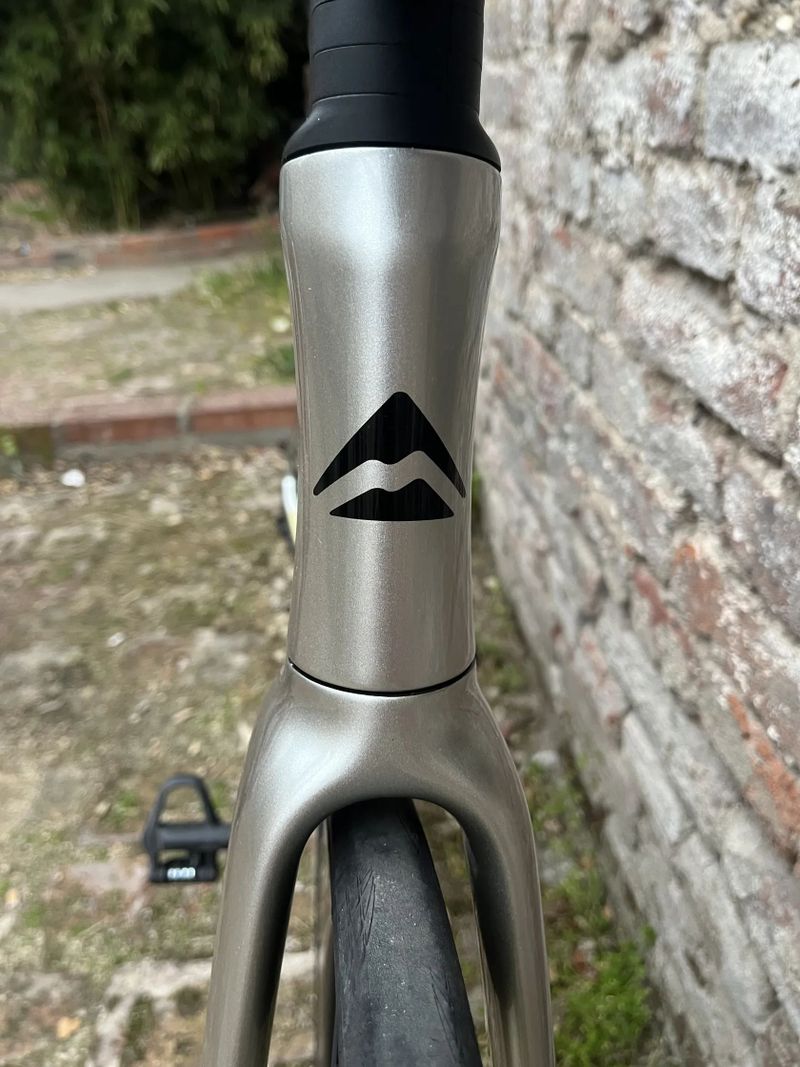 Merida Reacto 6000 2024 | závodní aero karbon | Shimano 105 Di2 | výborný stav
