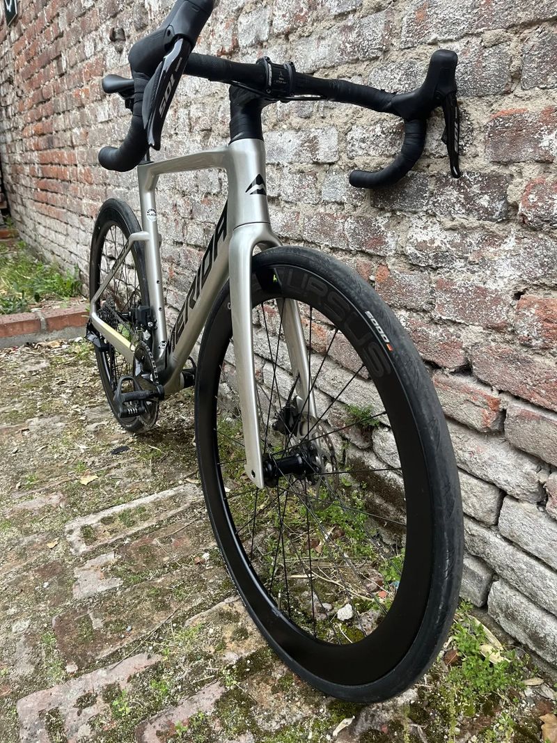Merida Reacto 6000 2024 | závodní aero karbon | Shimano 105 Di2 | výborný stav