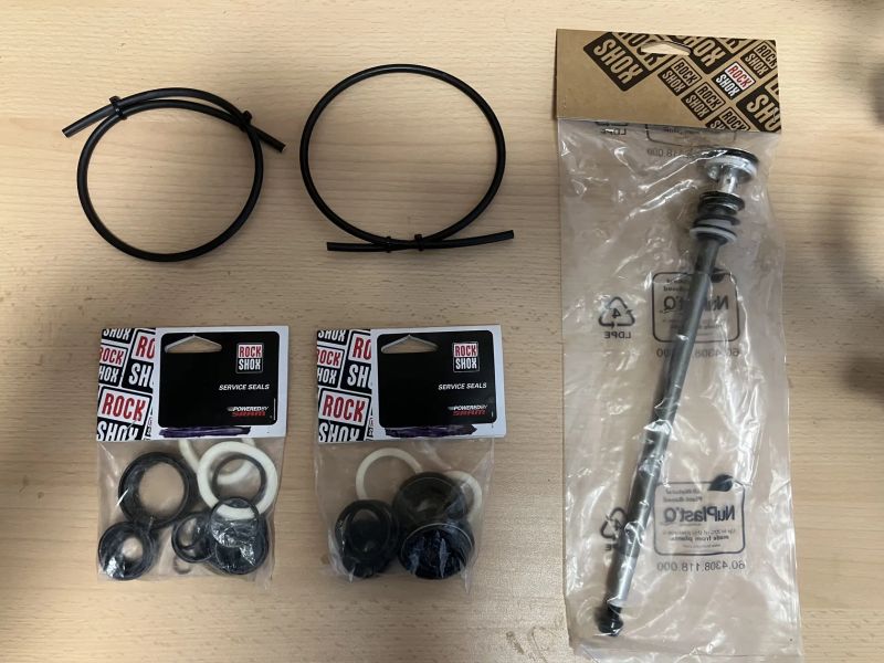 Nová vzduchová patrona Rock Shox SID SL 2026 / 2 ks servisní kit SID / 2 ks hydraulická hadička XX