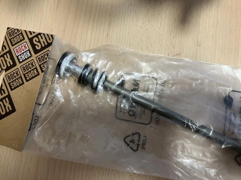 Nová vzduchová patrona Rock Shox SID SL 2026 / 2 ks servisní kit SID / 2 ks hydraulická hadička XX