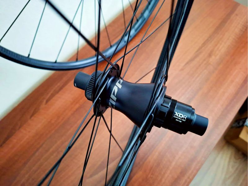 ZIPP 101 XPLR 700c