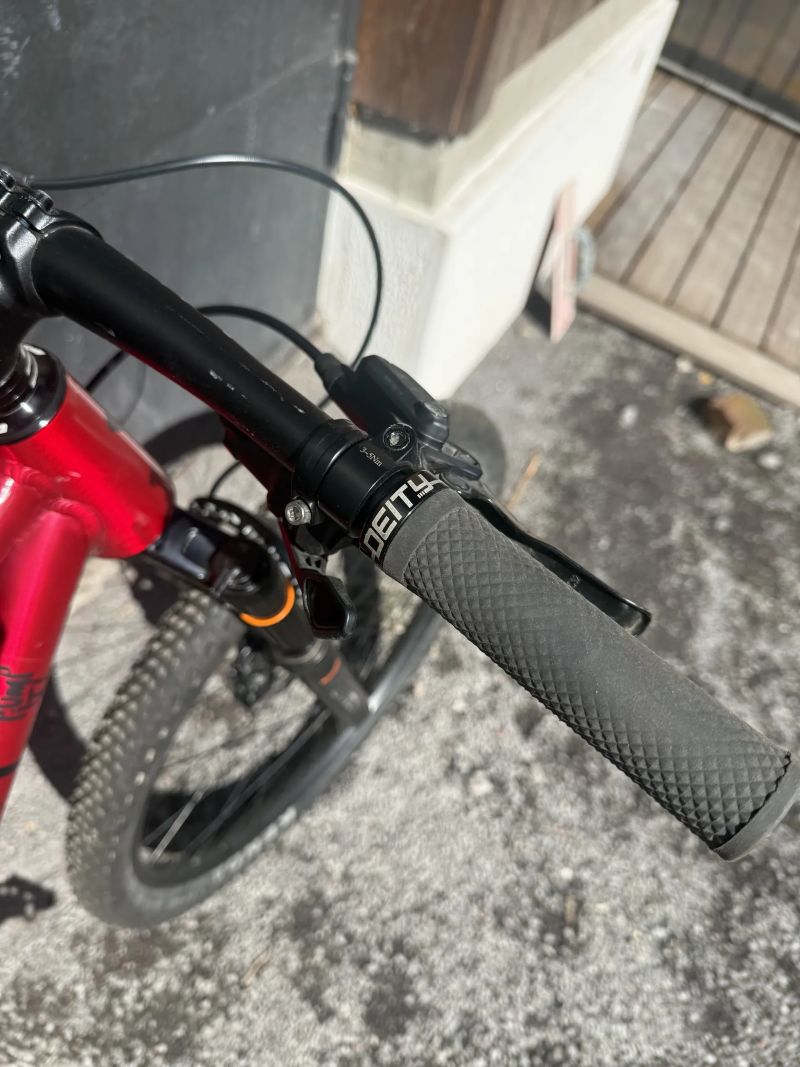 Trailová raketa Rascal Wild 26, rok výroby 2026
