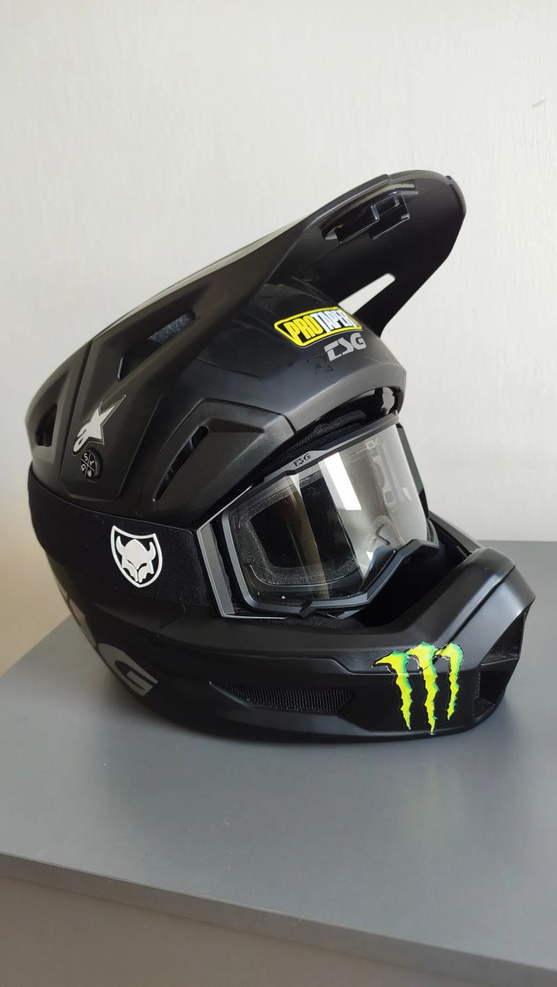 Helma TSG Sentinel + Brýle