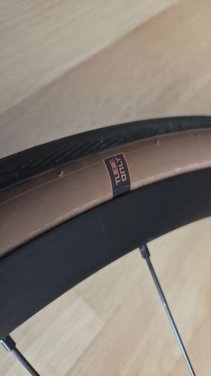 Sada zapletenych kol Syncros RP2.0 Disc + Schwalbe ONE Race-Guard Fold, 700x28C