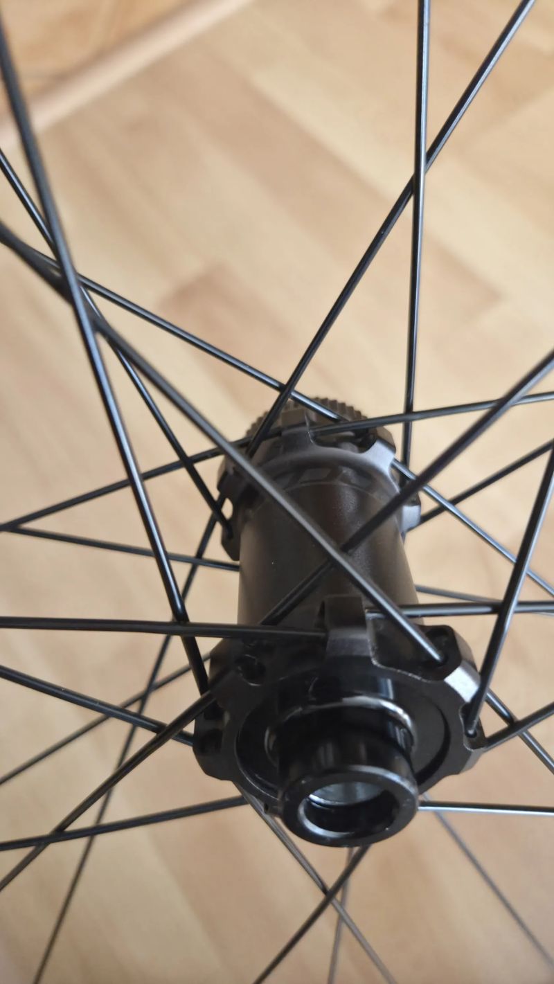 Sada zapletenych kol Syncros RP2.0 Disc + Schwalbe ONE Race-Guard Fold, 700x28C