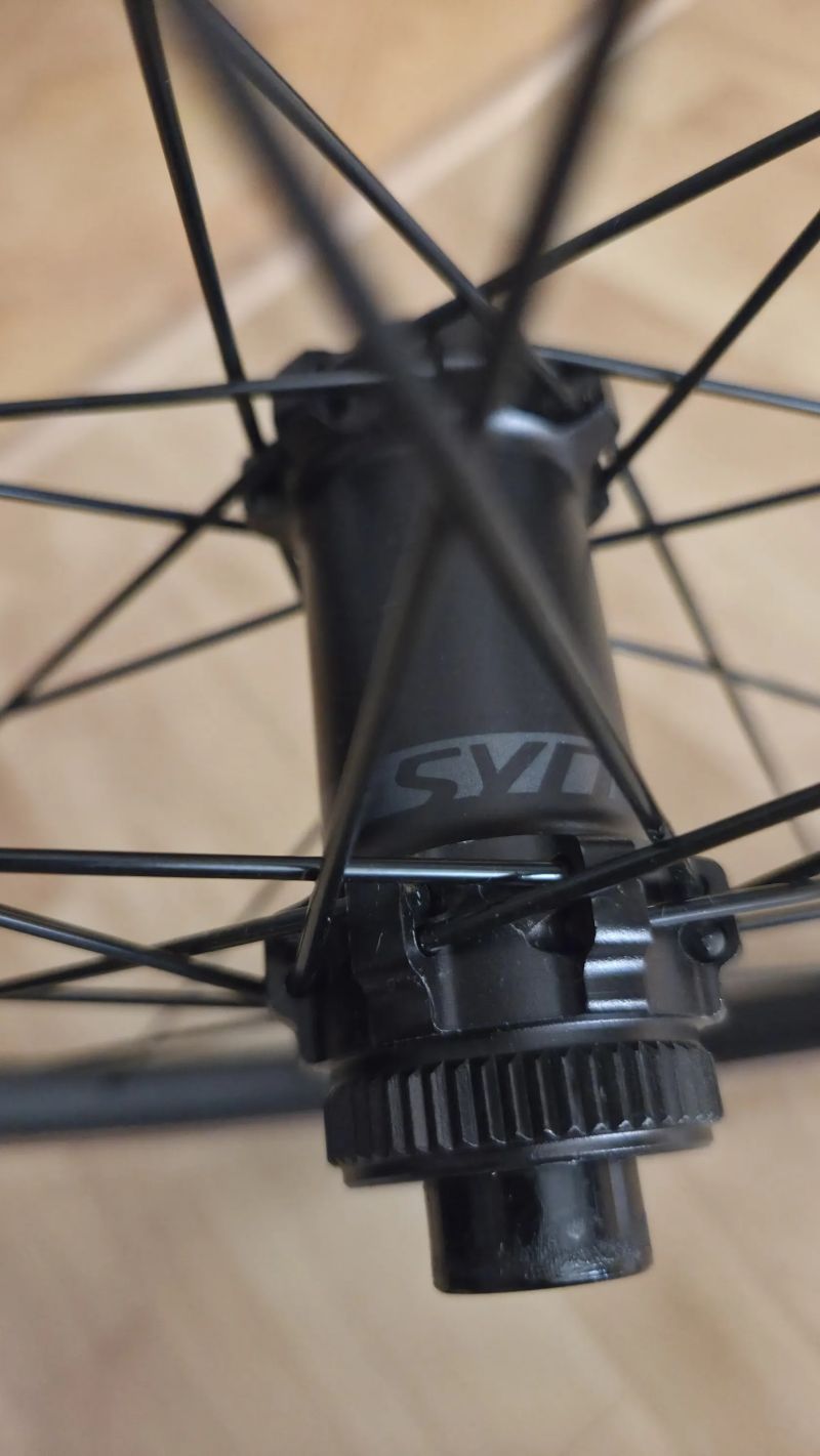 Sada zapletenych kol Syncros RP2.0 Disc + Schwalbe ONE Race-Guard Fold, 700x28C