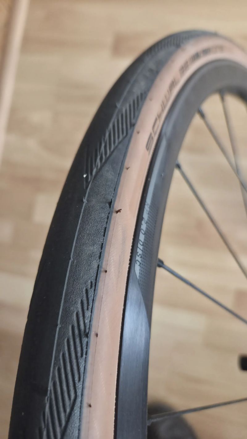Sada zapletenych kol Syncros RP2.0 Disc + Schwalbe ONE Race-Guard Fold, 700x28C