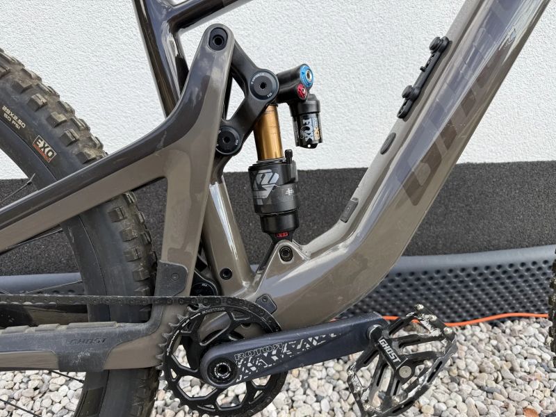 Ghost Path Riot LTD, vel. M, najeto jen 450 km! model 2025