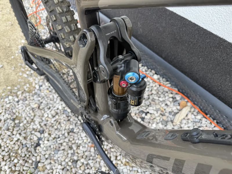 Ghost Path Riot LTD, vel. M, najeto jen 450 km! model 2025