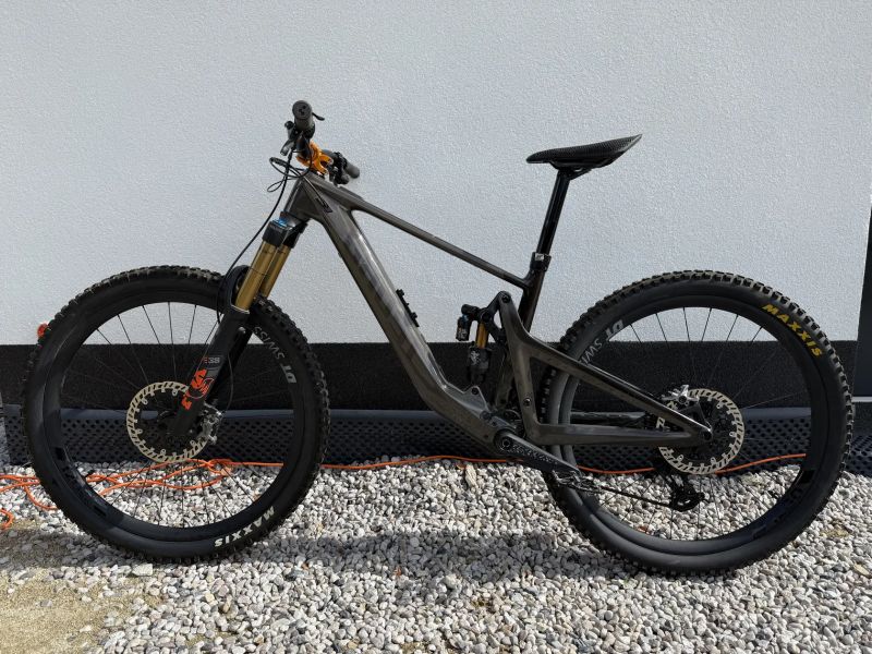 Ghost Path Riot LTD, vel. M, najeto jen 450 km! model 2025