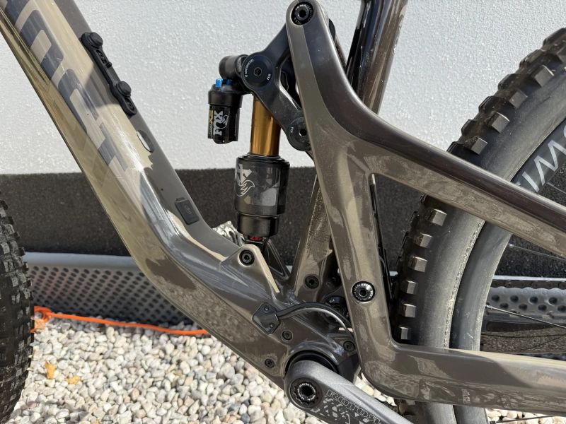 Ghost Path Riot LTD, vel. M, najeto jen 450 km! model 2025