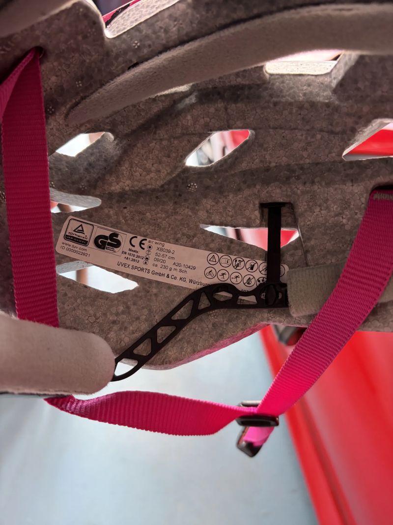 Helma Uvex air wing velikost 52-57, lehká a kvalitní