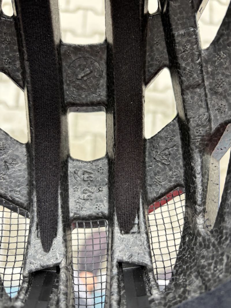 Helma Uvex air wing velikost 52-57, lehká a kvalitní