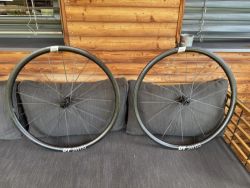Kola DT Swiss E1800 Spline 30mm zapletená nová silnice gravel