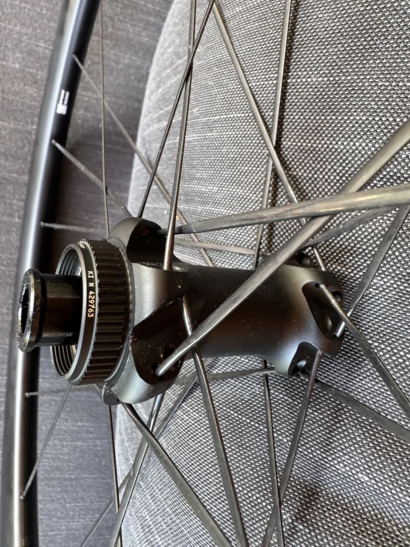 Kola DT Swiss E1800 Spline 30mm zapletená nová silnice gravel