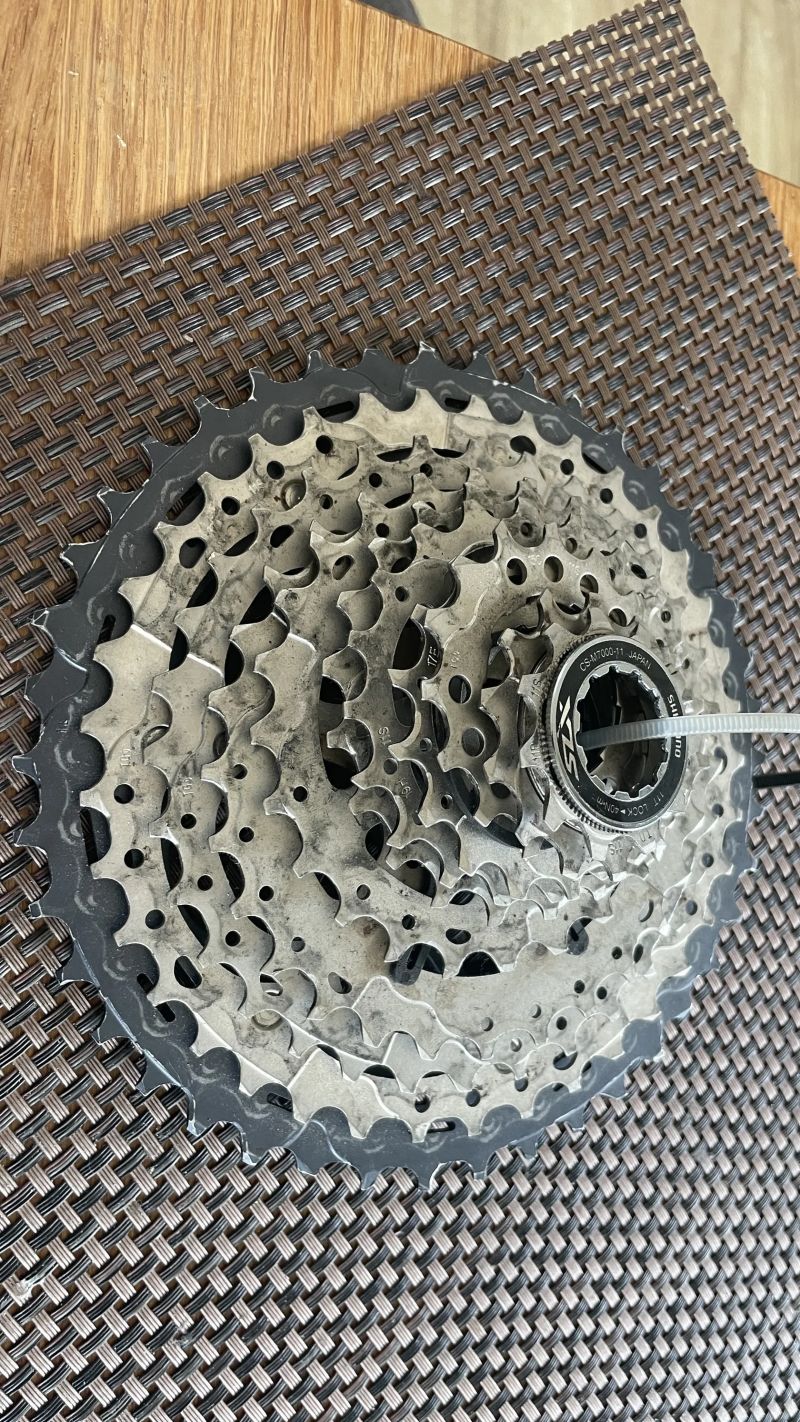 Prodám 11ti rychlostní kazetu Shimano SLX 11-40, váha 368g, cca 500km, pefektní stav
