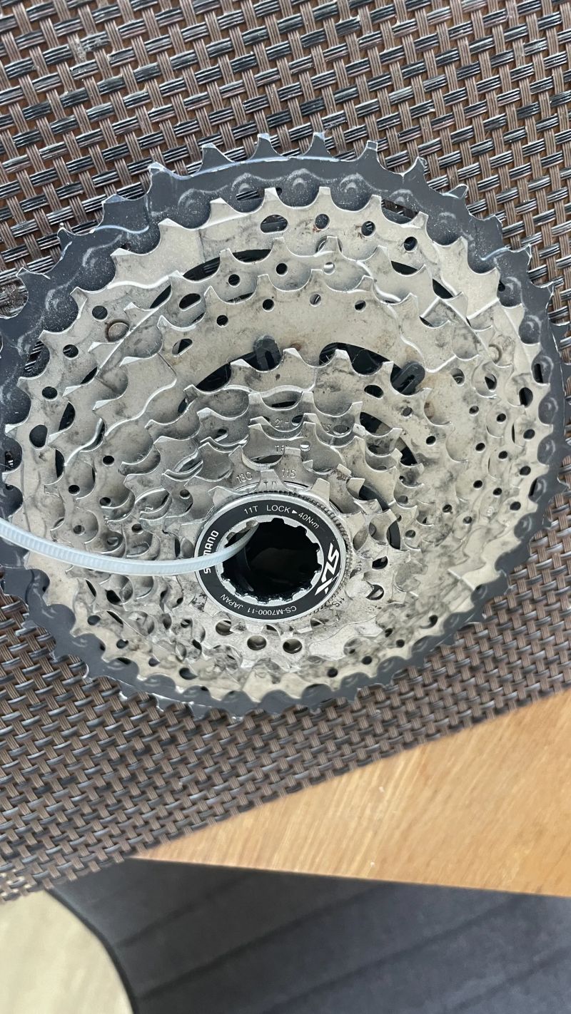Prodám 11ti rychlostní kazetu Shimano SLX 11-40, váha 368g, cca 500km, pefektní stav