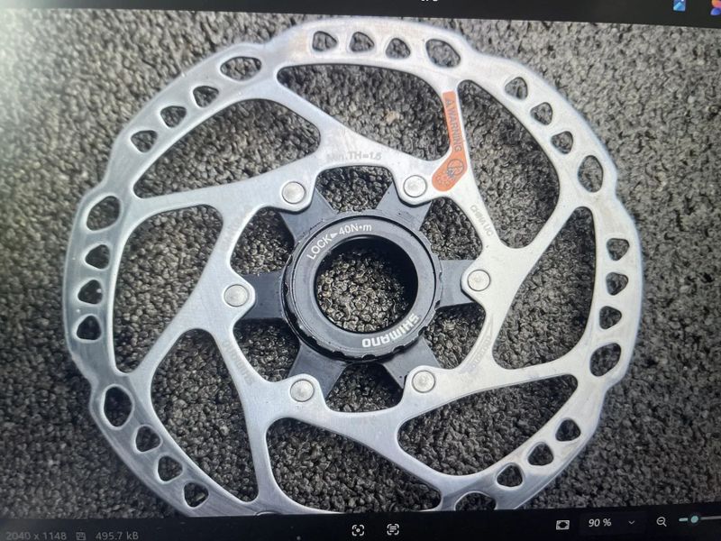 Prodám brzový MTB kotouč Shimano Deore SM-RT64 160mm - interní matice, Center lock, včetně matice.