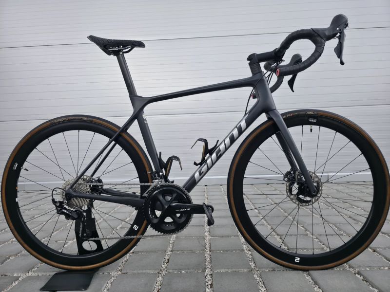 Silniční kolo Giant TCR Advanced Disc Carbon 2 105 2022 - velikost M/L