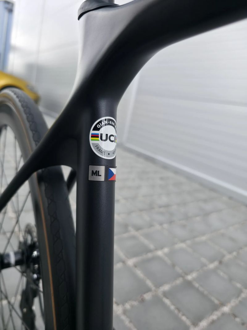 Silniční kolo Giant TCR Advanced Disc Carbon 2 105 2022 - velikost M/L