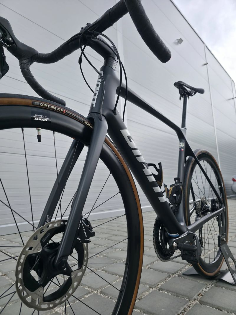 Silniční kolo Giant TCR Advanced Disc Carbon 2 105 2022 - velikost M/L