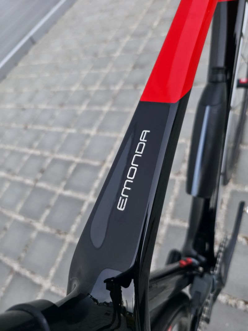 Silniční kolo Trek Émonda SLR7 Carbon AXS eTap 2022 – velikost 54cm (M)