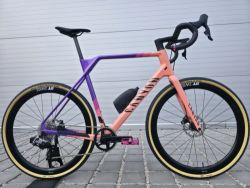 Gravel Canyon Inflite CF SL 8 Carbon Sram Rival AXS 2024 - velikost XL